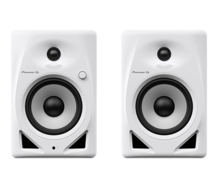 DM 50D W prm front 210803.w695.h523.backdrop Suuri image