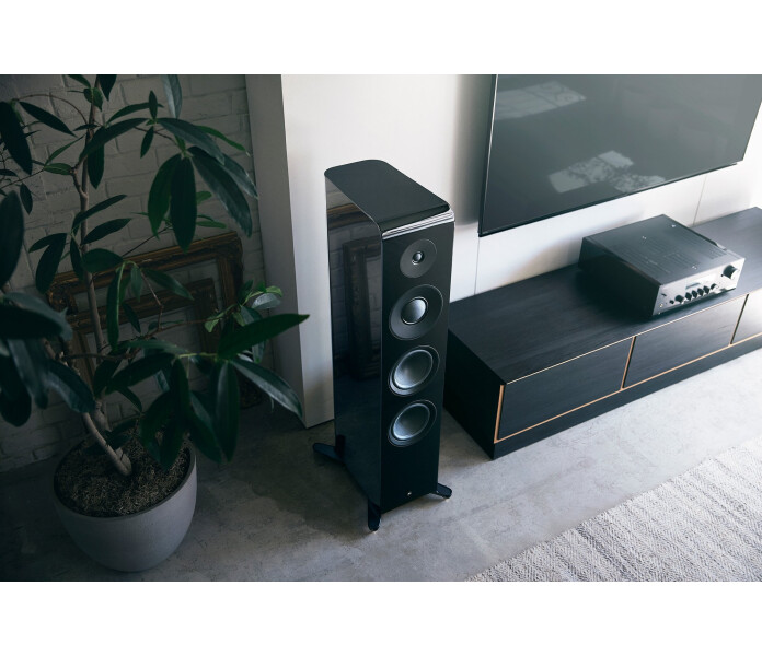 NS2000ARN2000A lifestyle1 2 1258d2c295b84d3c5fc4491f80ce7f3f image